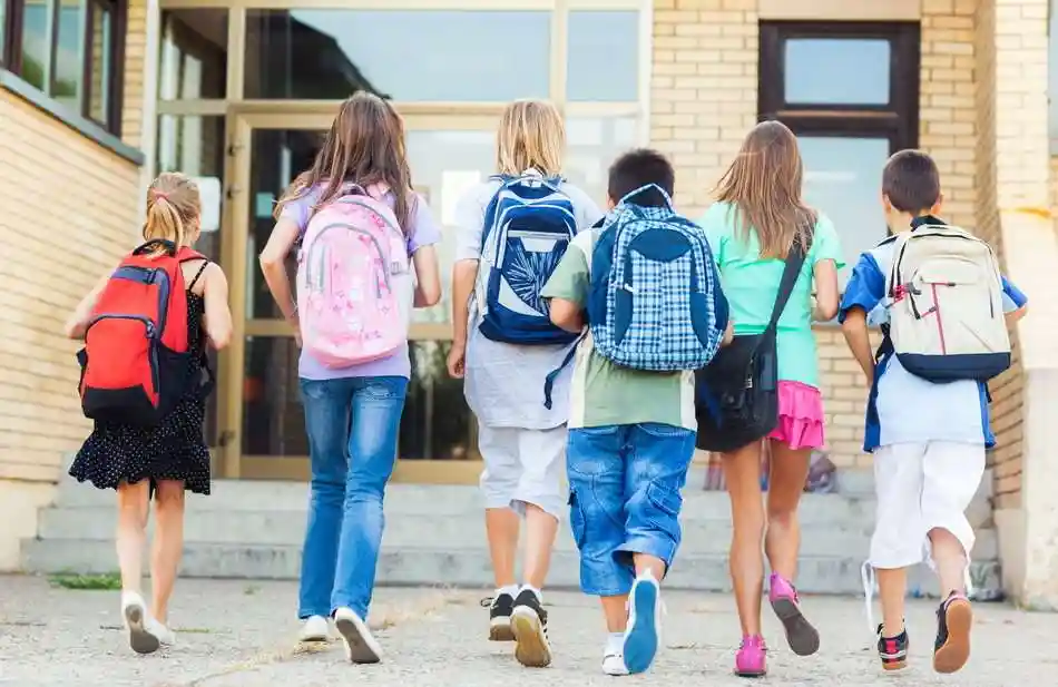 По дороге в школу. Правила безопасности