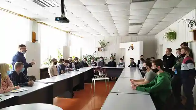 Директор «Барса» встретился со студентами экономико-промышленного колледжа 