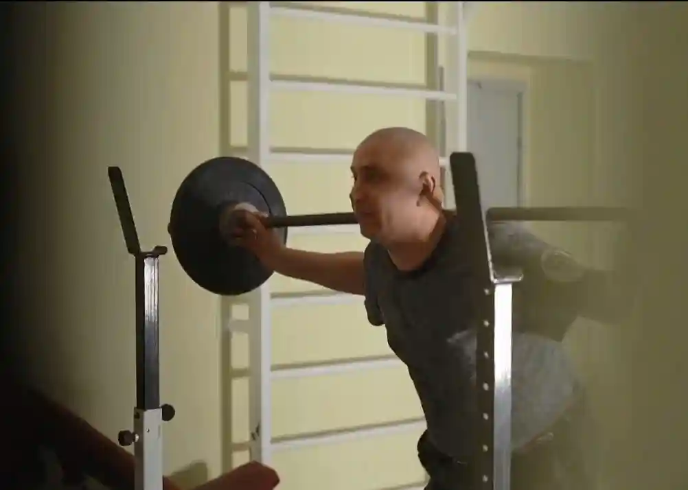 В спортивном зале компании "Барс" возобновились тренировки сотрудников ГБР