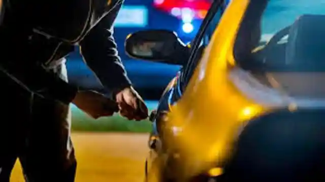 В России предсказали всплеск угонов. 5 способов надежно защитить машину 