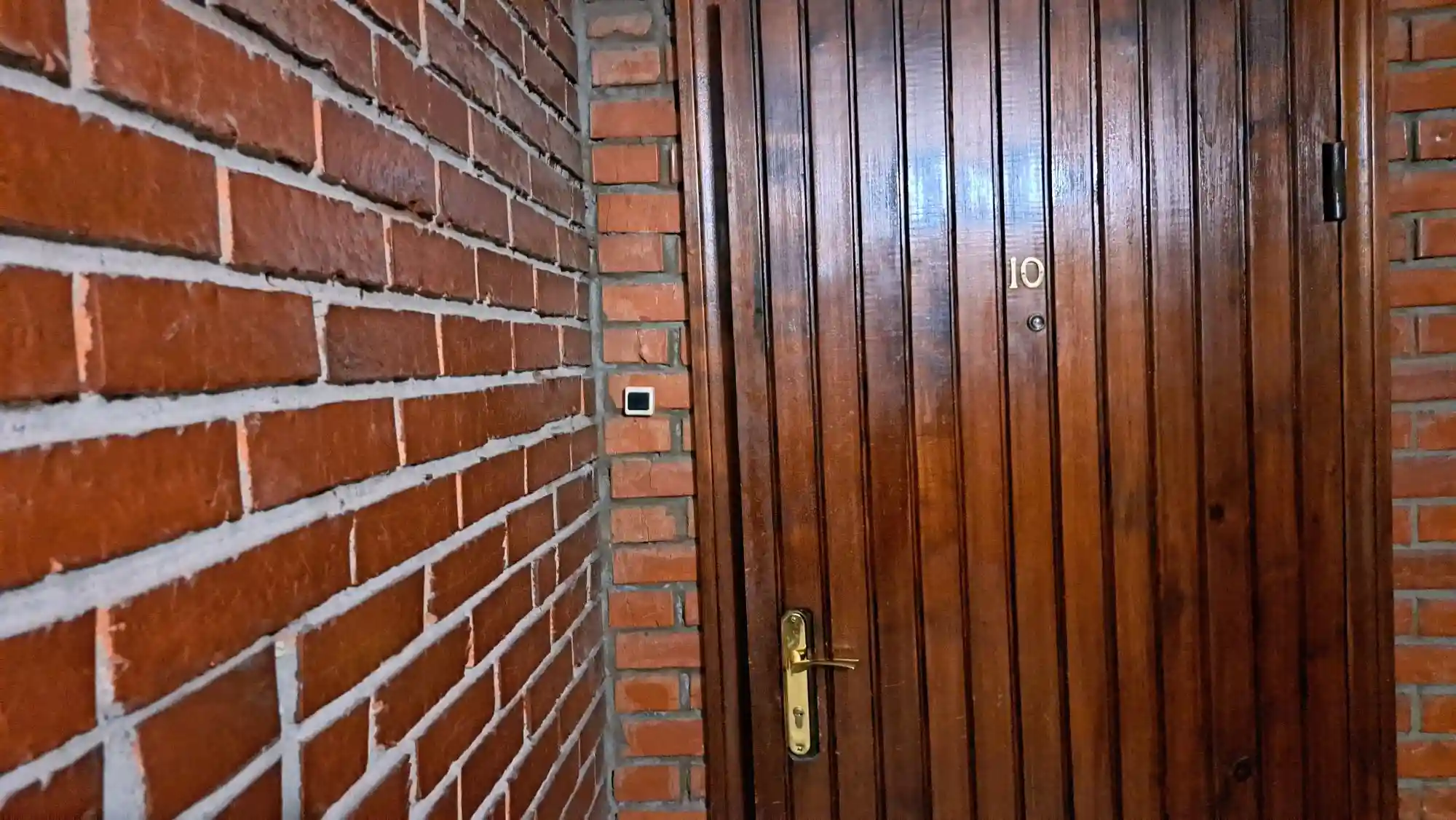 Соседи – помощники или фактор риска для безопасности вашей квартиры?