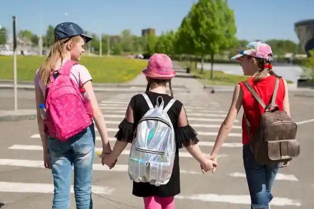 Одни, и не дома: учим детей безопасному передвижению в городе