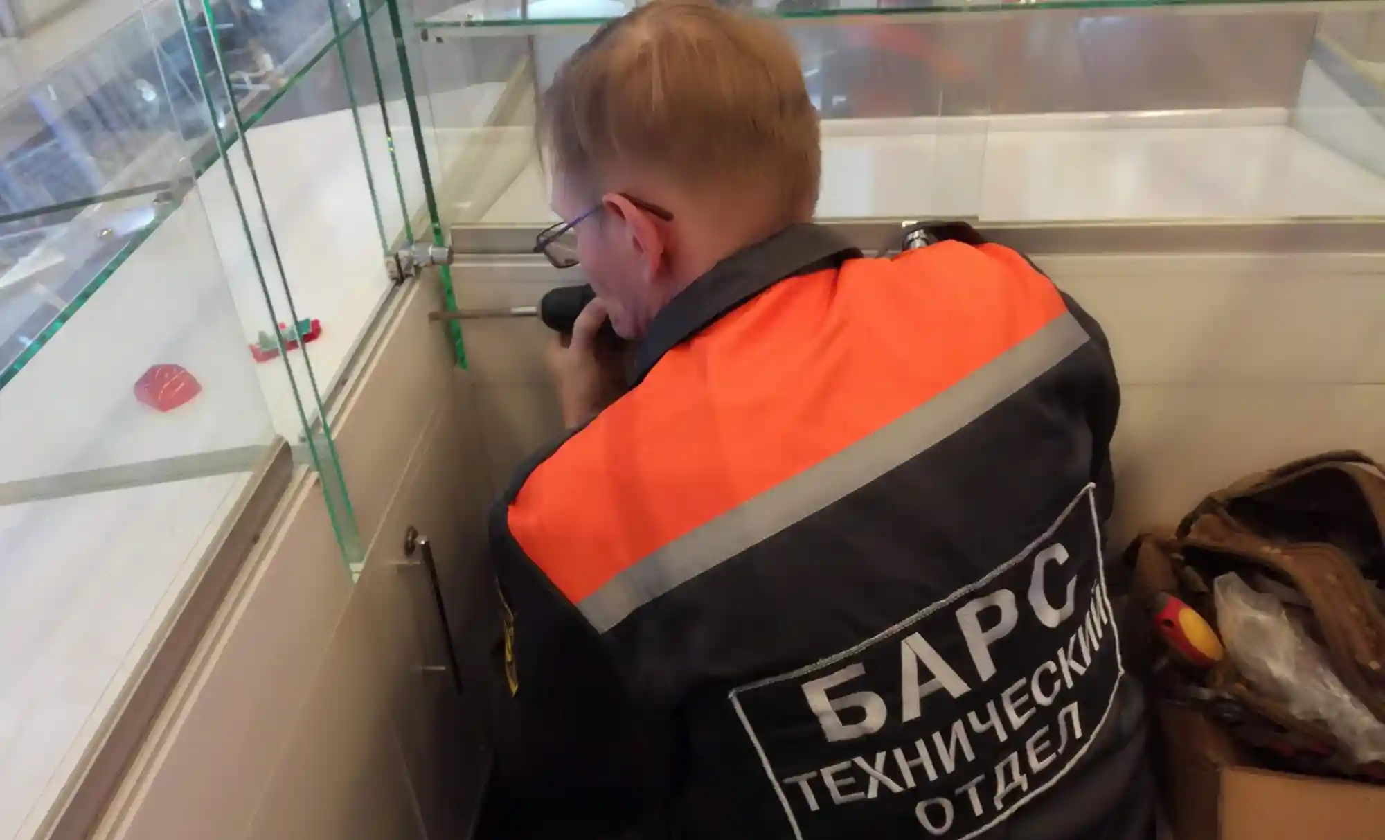 Охранная система торгового островка "585"