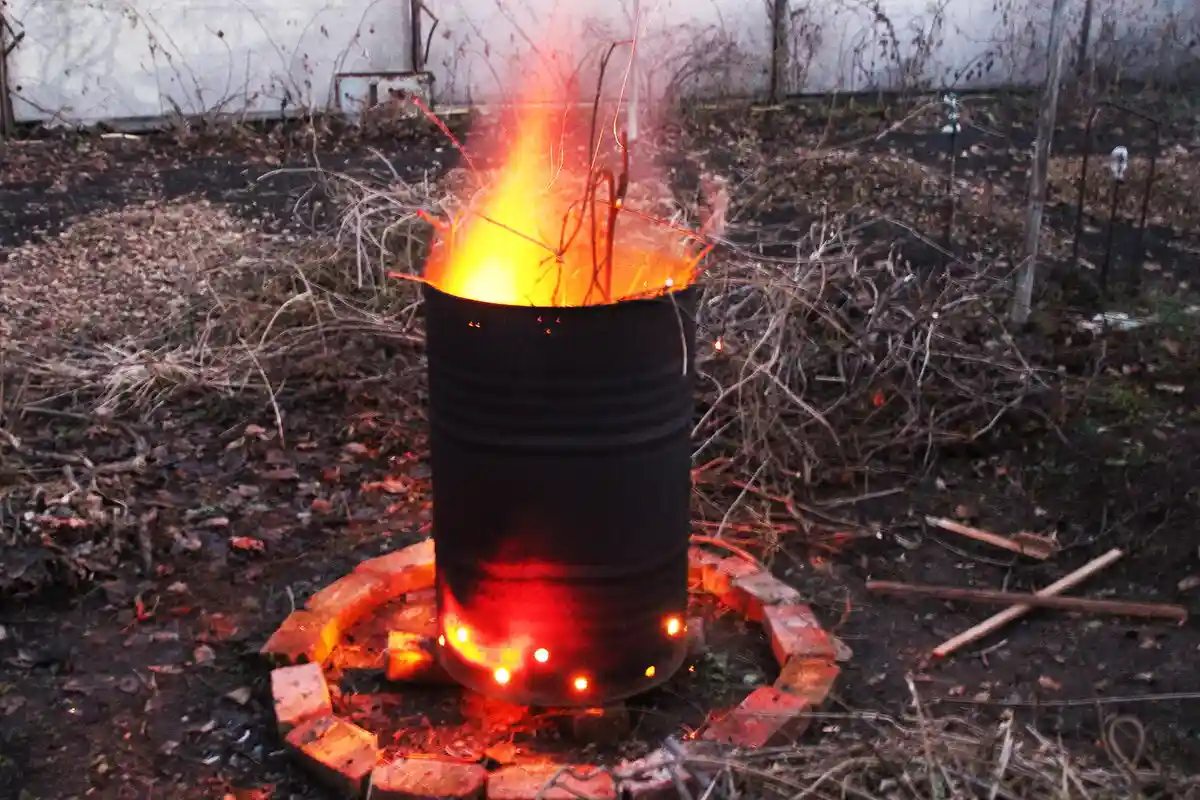 Пожарная безопасность на даче. Сжигаем мусор правильно!