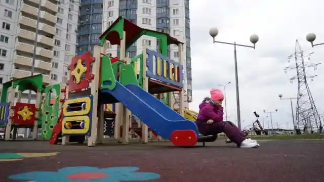 Как покупать квартиру у семьи с ребенком?