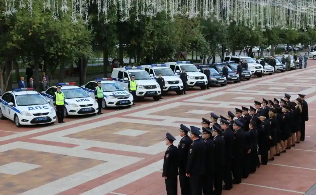 Участие в торжественном разводе сил полиции
