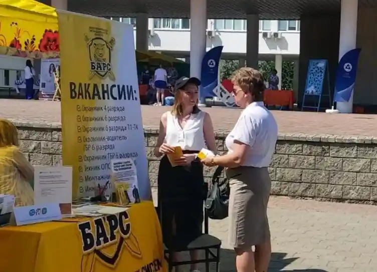 На ярмарке вакансий губернатор Владимир Мазур высоко оценил роль частных охранных предприятий в формировании стратегии безопасности региона