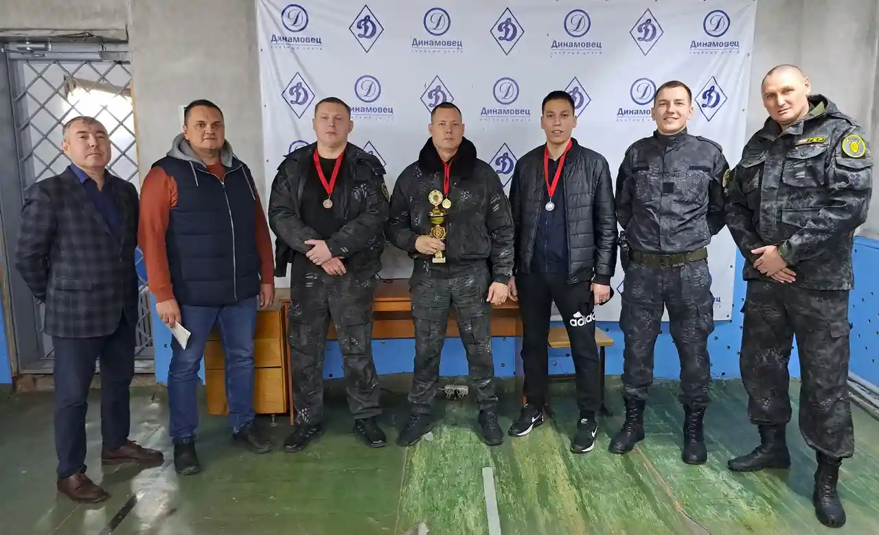 Бойцы ГБР «Барс» соревновались в стрельбе из пистолета и карабина