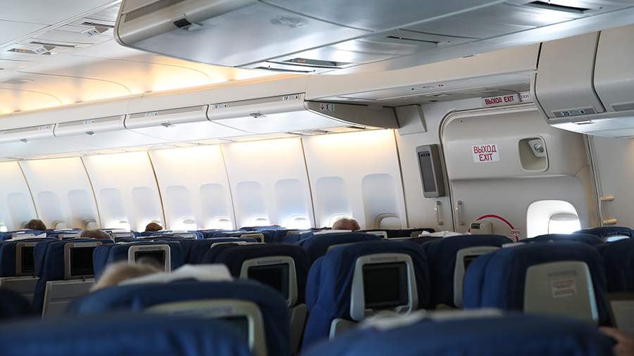 Стюардесса назвала самые безопасные места для пассажиров самолета