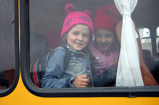 В РФ начал действовать запрет на высадку из транспорта детей без билета