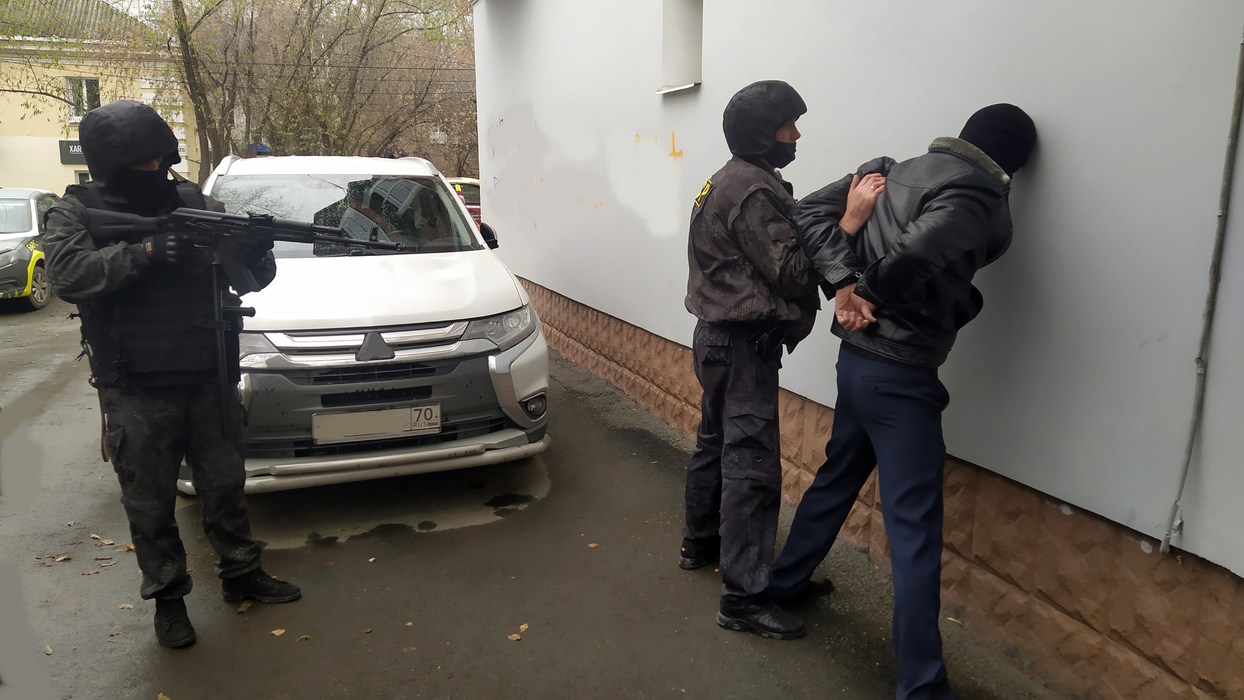 ГБР «Барс» обезвредил предполагаемого преступника в офисе Газпрома