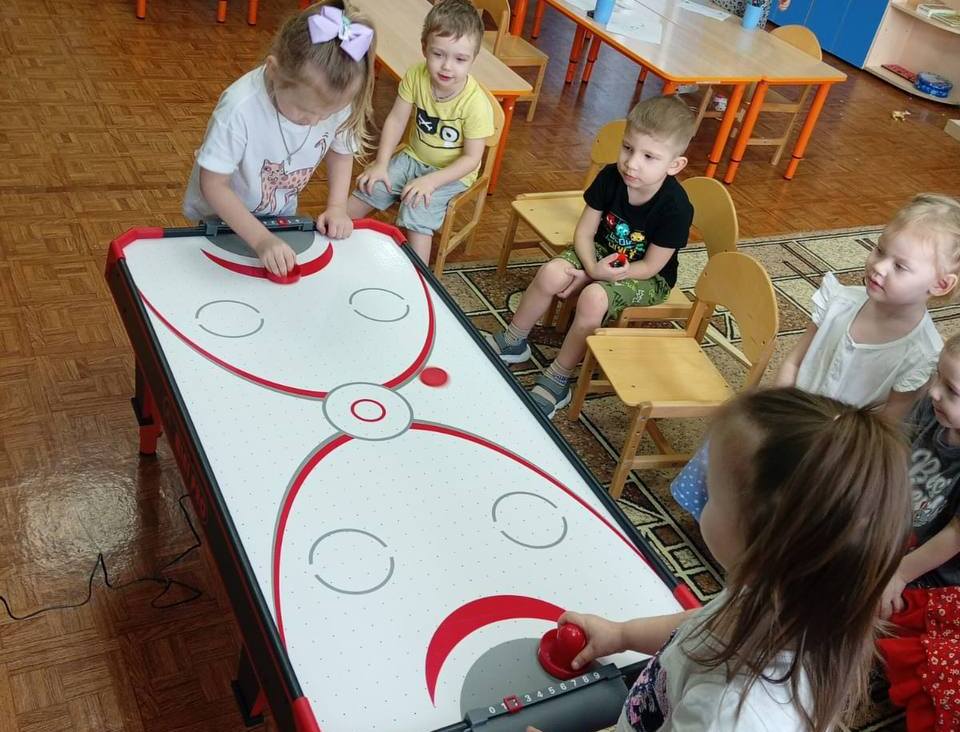 «Барс» поздравил с юбилеем подшефный детский сад в Северске