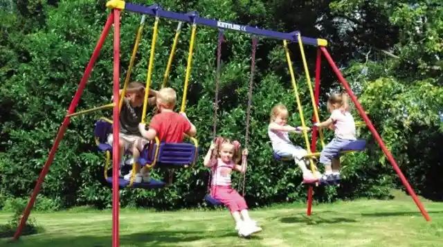 Как калечат наших детей аттракционы на детских площадках?