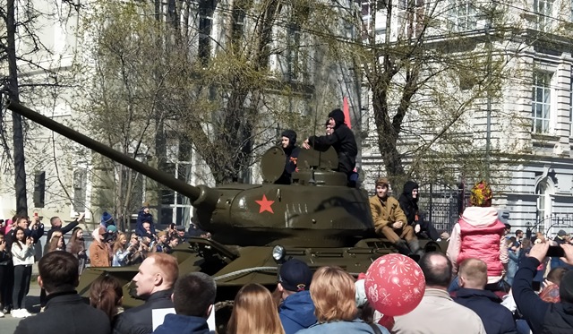 «Барс» принял участие в охране Парада Победы